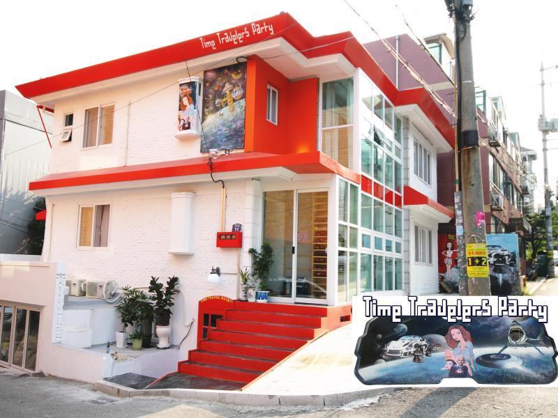 Time Travelers Party Hostel In Hongdae image