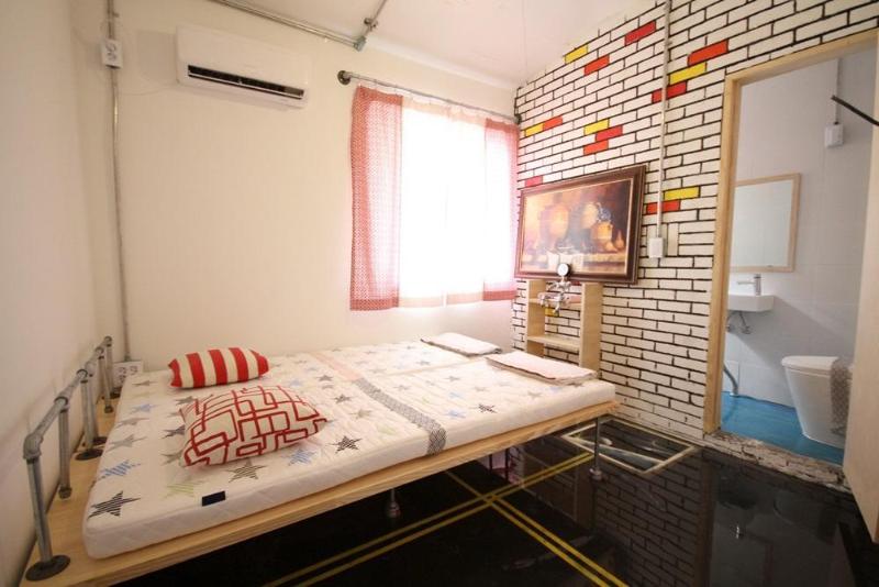 Time Travelers Party Hostel In Hongdae image