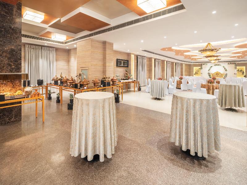 Nidhivan Sarovar Portico image