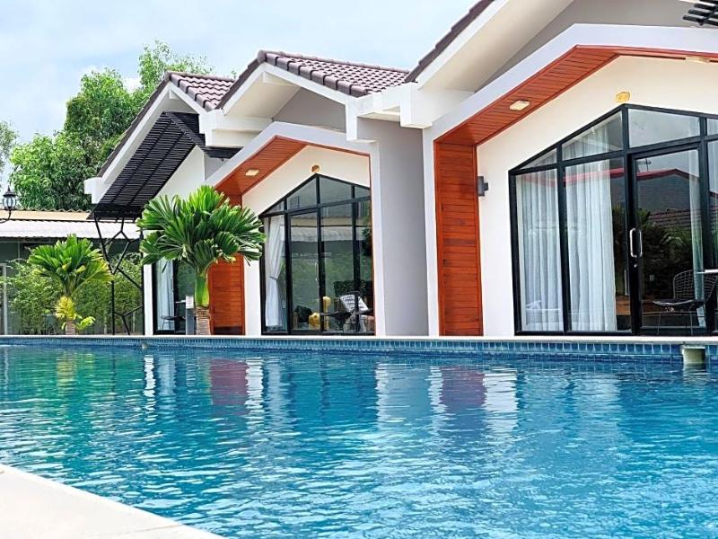 Sandy Clay Bungalows image