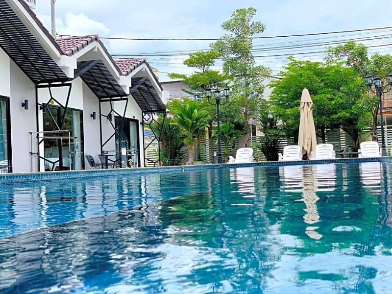 Sandy Clay Bungalows image