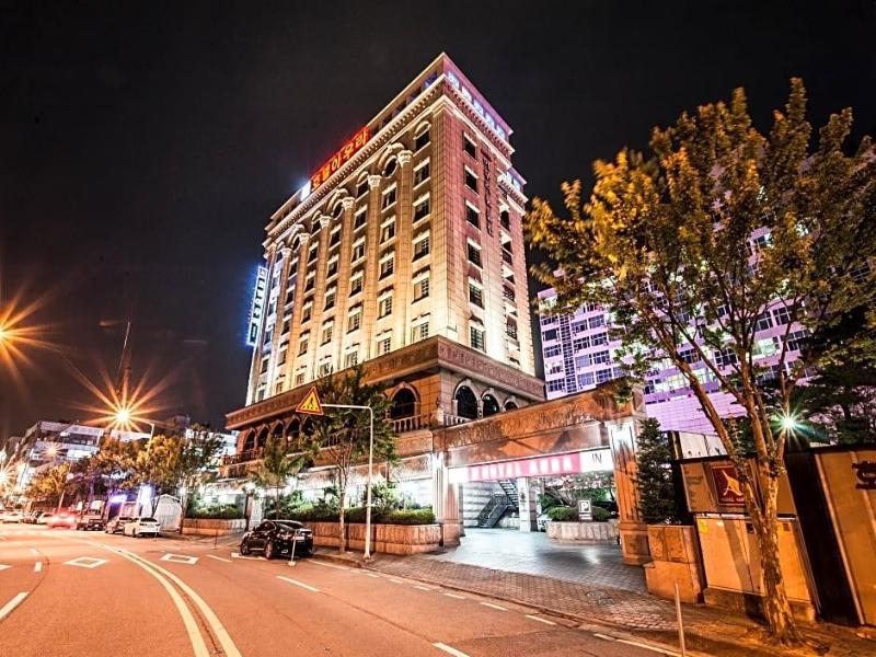 Aura Hotel image