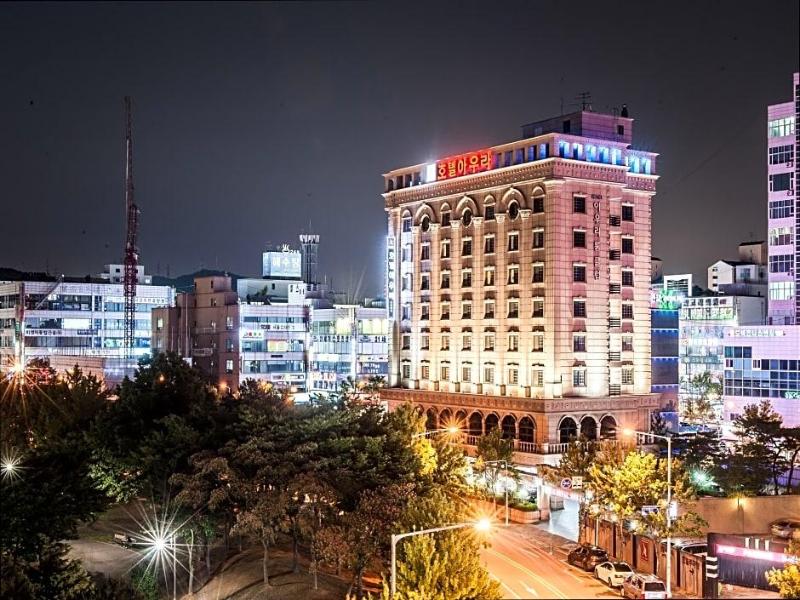 Aura Hotel image