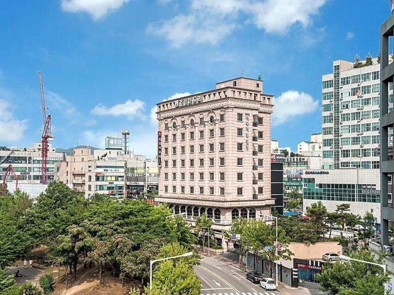 Aura Hotel image