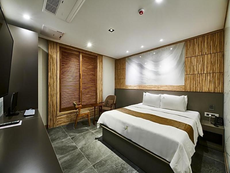 Aura Hotel image