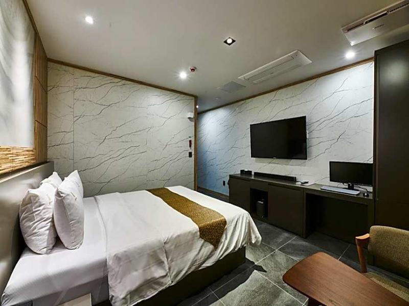 Aura Hotel image