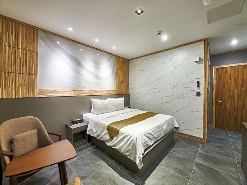 Aura Hotel image