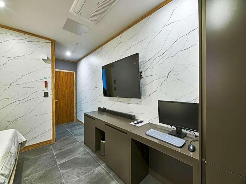 Aura Hotel image