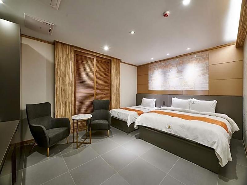 Aura Hotel image