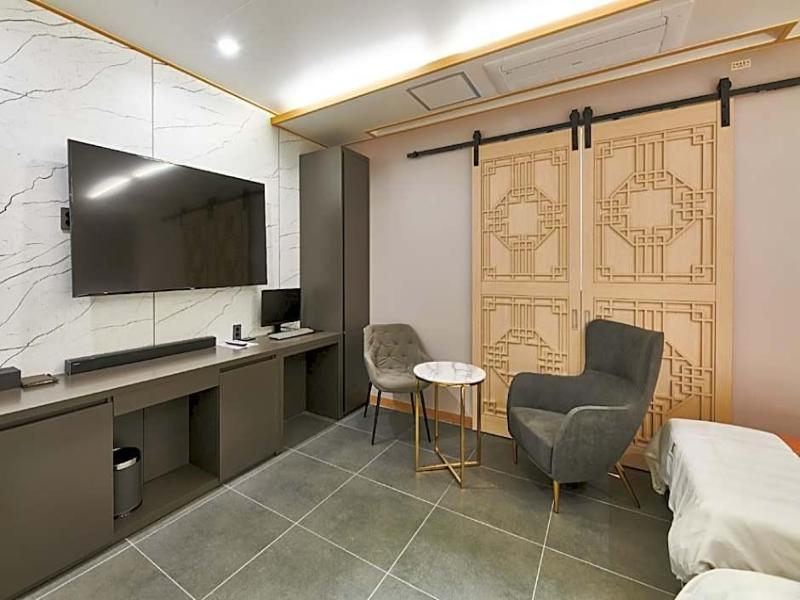 Aura Hotel image
