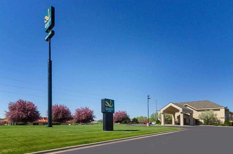 Quality Inn Fairmont image