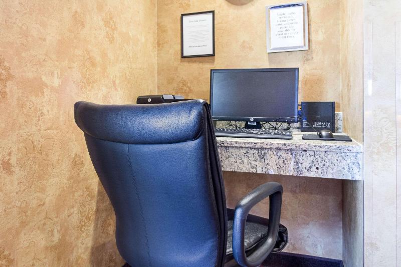 Quality Inn Fairmont image