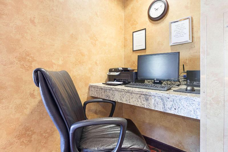 Quality Inn Fairmont image