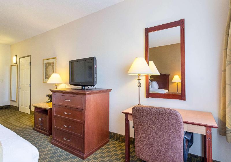 Quality Inn Fairmont image