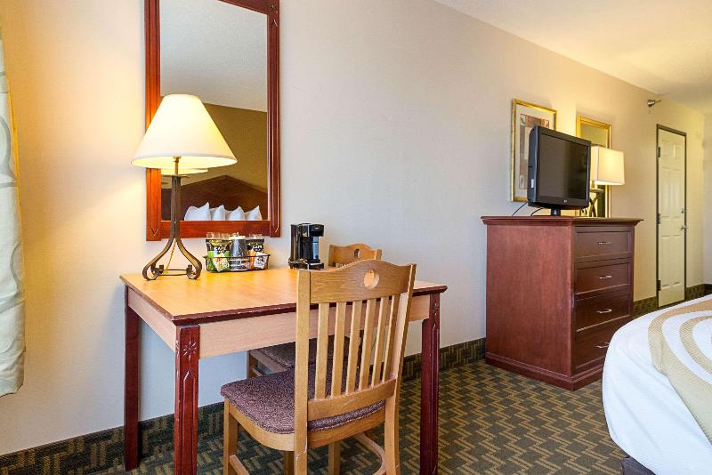 Quality Inn Fairmont image