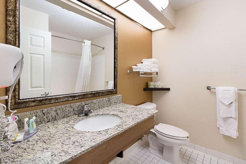 Quality Inn Fairmont image