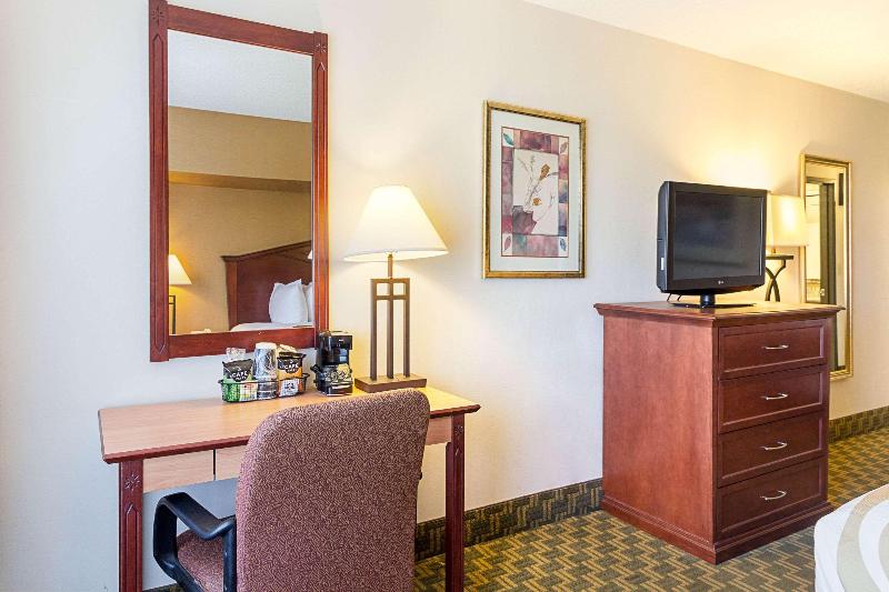 Quality Inn Fairmont image