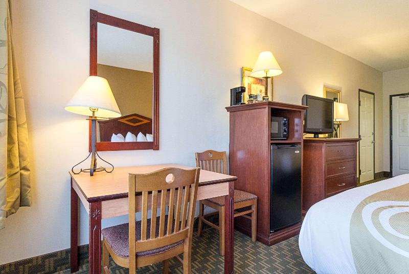 Quality Inn Fairmont image