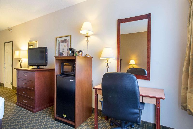 Quality Inn Fairmont image