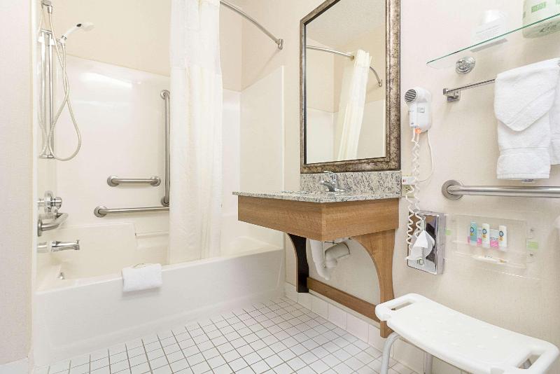 Quality Inn Fairmont image