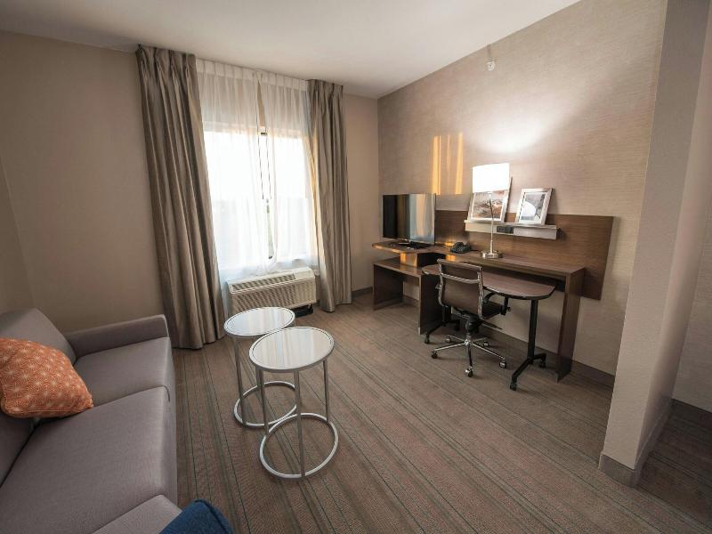 Fairfield Inn Suites Huntsville image