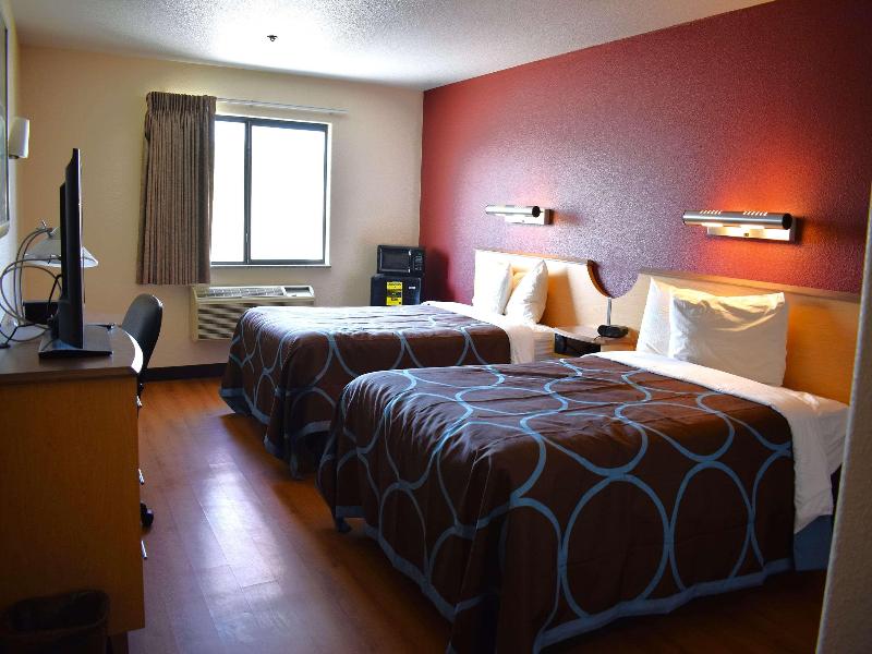 Super 8 by Wyndham New Braunfels I-35 image