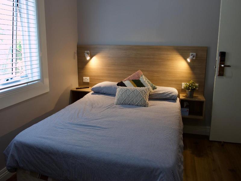 Carnarvon Lodge image
