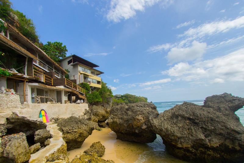 Le Cliff Bali image