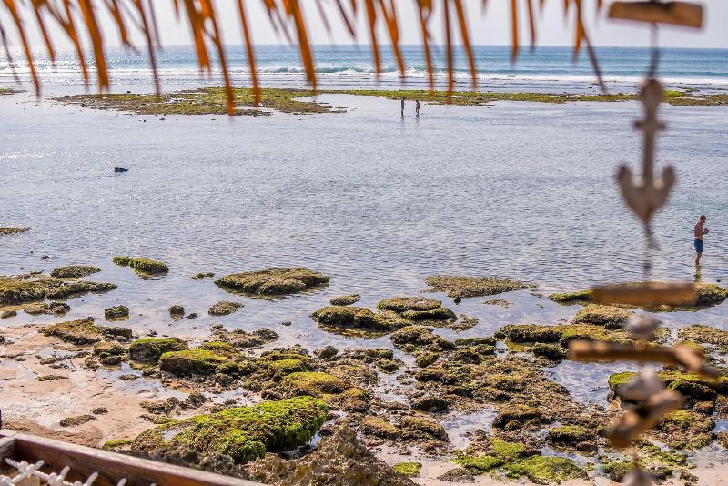 Le Cliff Bali image