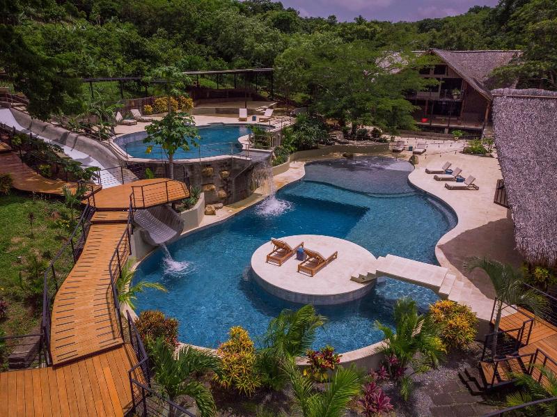 Treecasa Resort image