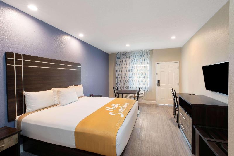 Days Inn Suites By Wyndham La Porte HAB