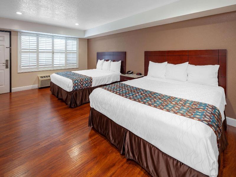 Travelodge By Wyndham Harbor City image