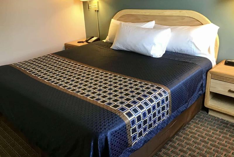 Travelodge By Wyndham Worland image