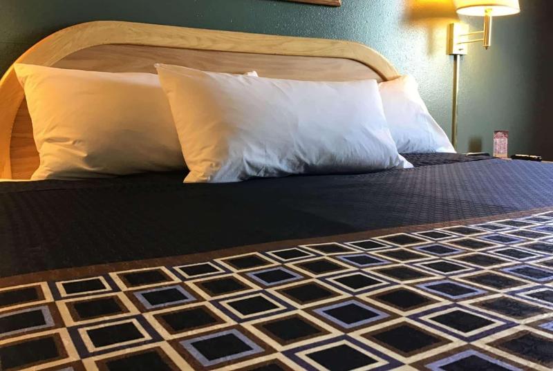 Travelodge By Wyndham Worland image