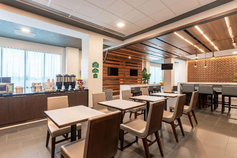 Wingate By Wyndham Angola image