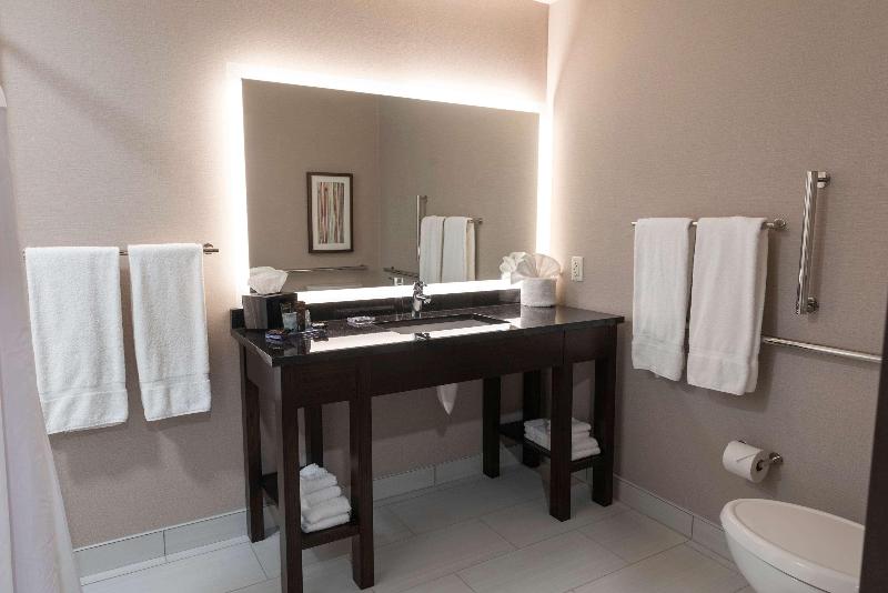 Wingate By Wyndham Angola image