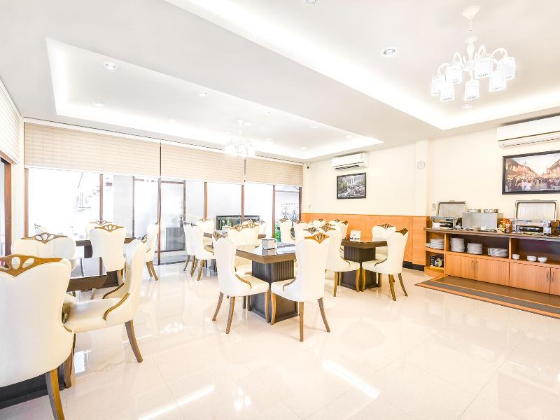 Au Place Hotel image