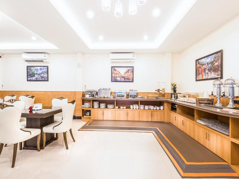 Au Place Hotel image