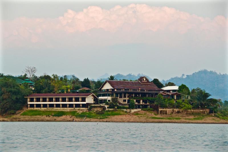 Pornpailin Riverside Resort