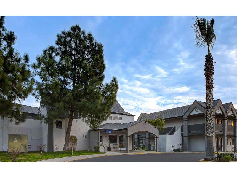 Motel 6 Buttonwillow, CA - Central