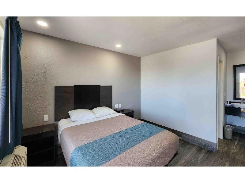 Motel 6-Galveston, TX GA image