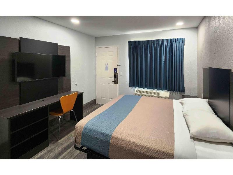 Motel 6-Galveston, TX GA image