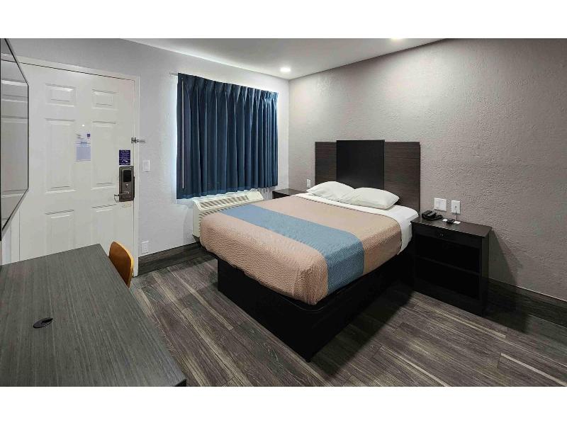 Motel 6-Galveston, TX GA image