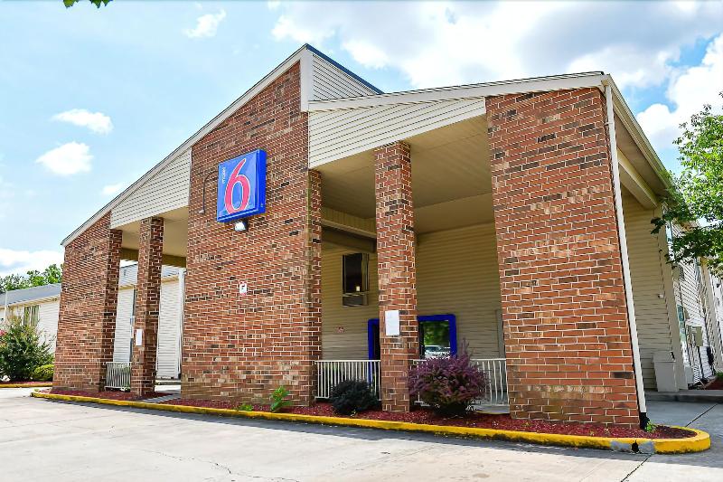 Motel 6 Greensboro Airport image