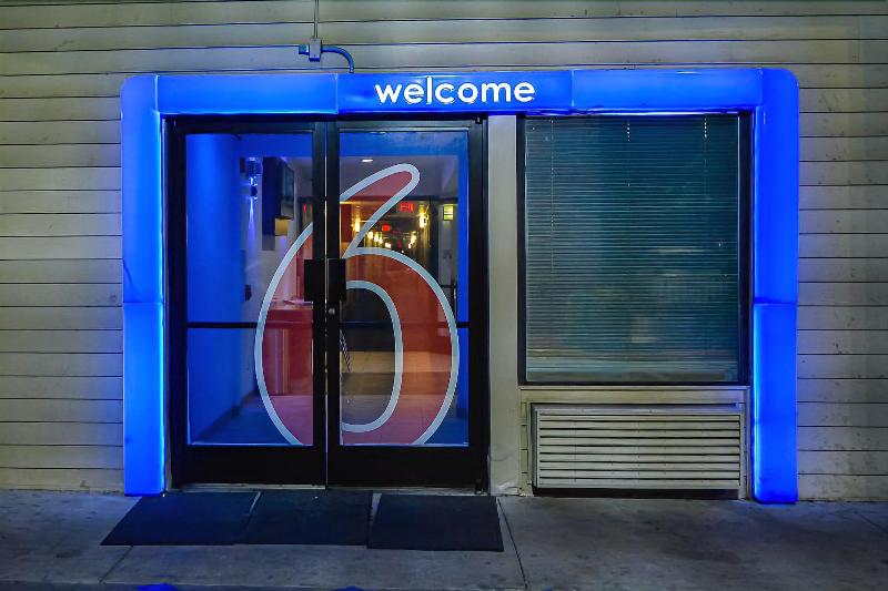 Motel 6 Greensboro Airport image