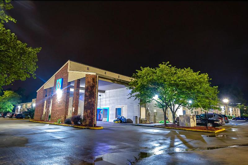 Motel 6 Greensboro Airport image