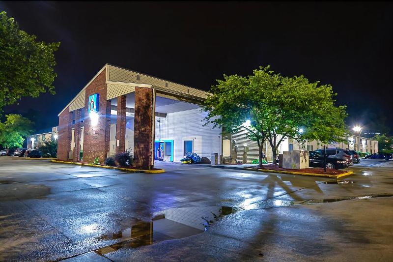 Motel 6 Greensboro Airport image