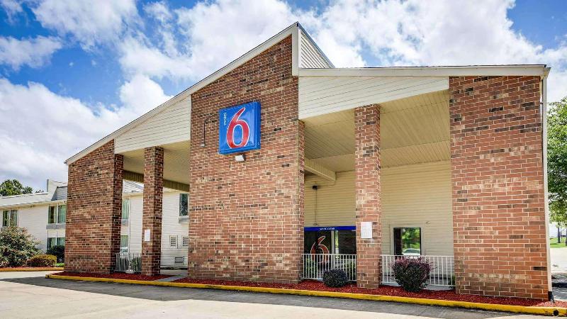 Motel 6 Greensboro Airport image