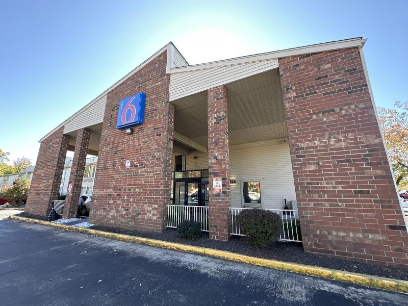 Motel 6 Greensboro Airport image