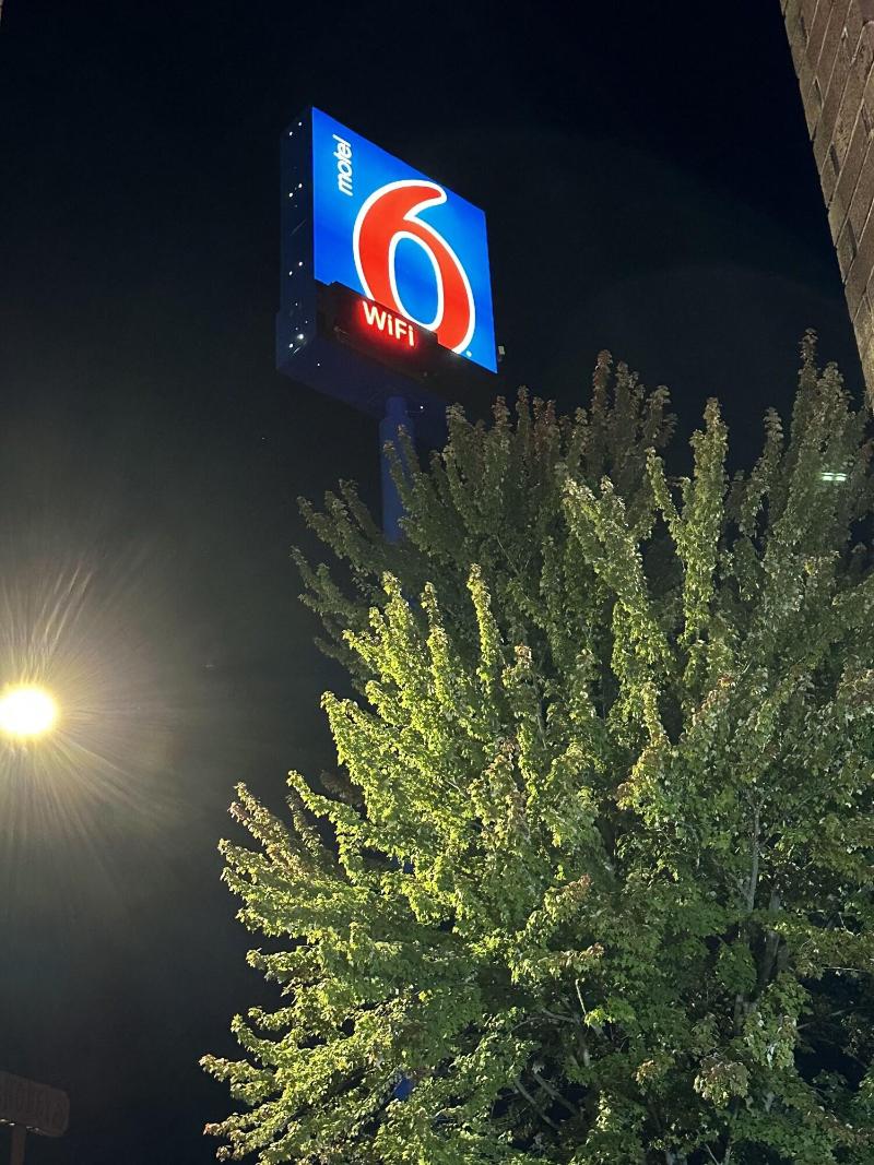 Motel 6 Greensboro Airport image